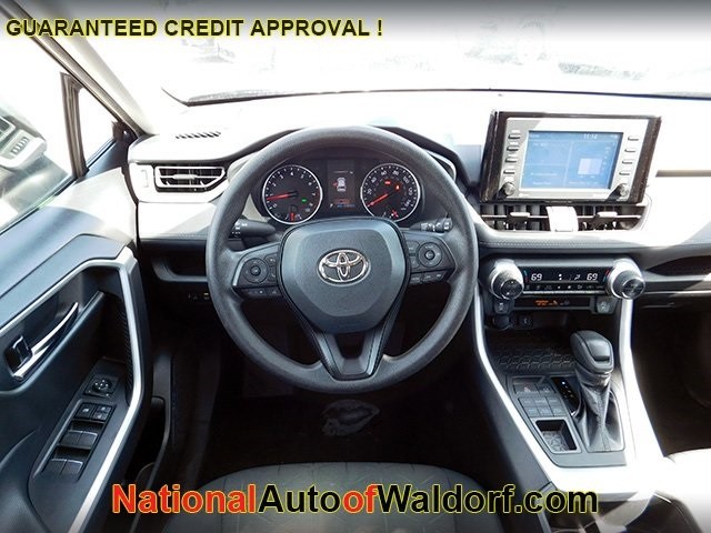 Toyota RAV4 Vehicle Image 12