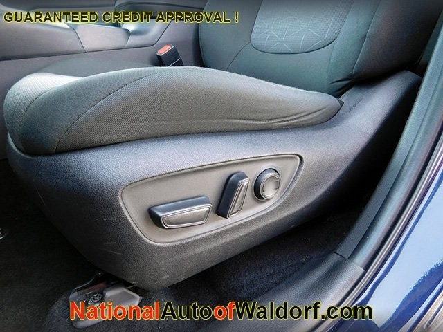 Toyota RAV4 Vehicle Image 14