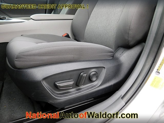 Toyota Camry Vehicle Image 12