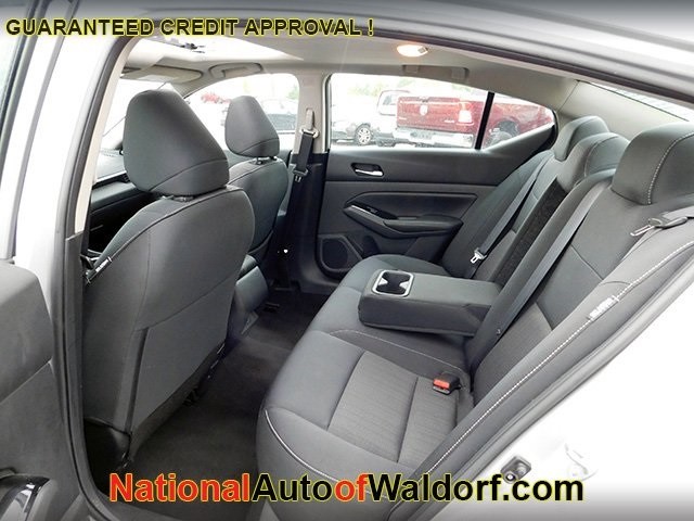 Nissan Altima Vehicle Image 12