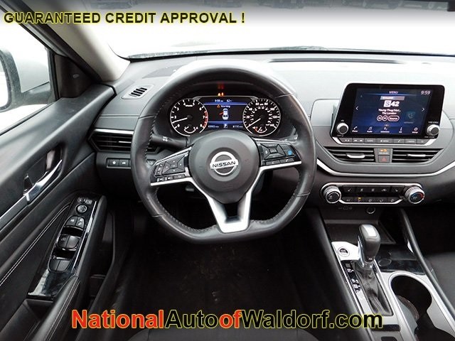 Nissan Altima Vehicle Image 13