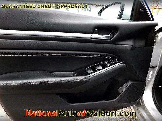Nissan Altima Vehicle Image 14