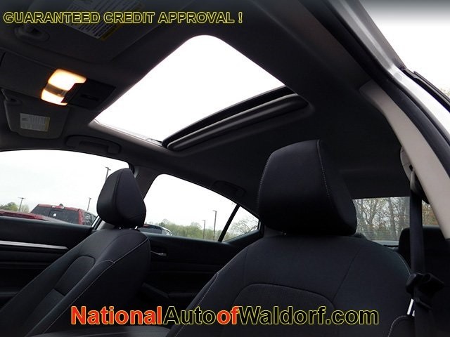Nissan Altima Vehicle Image 16