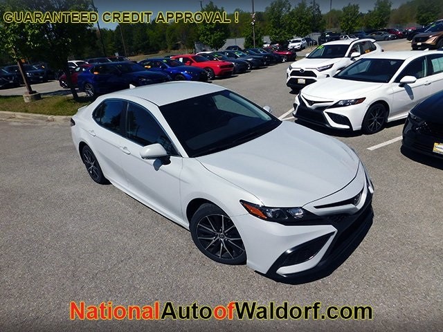 Toyota Camry Vehicle Image 02