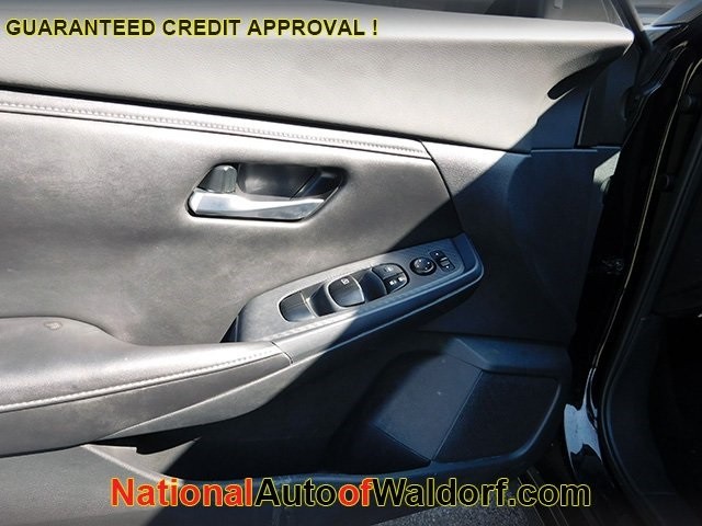 Nissan Sentra Vehicle Image 09