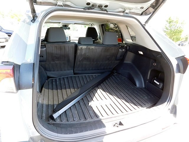 Toyota RAV4 Vehicle Image 09
