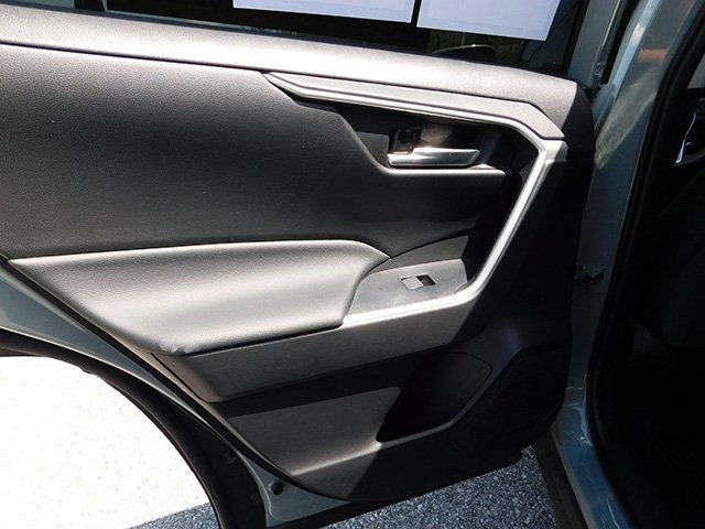 Toyota RAV4 Vehicle Image 11