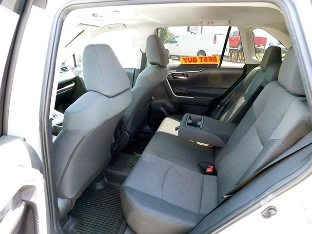 Toyota RAV4 Vehicle Image 12