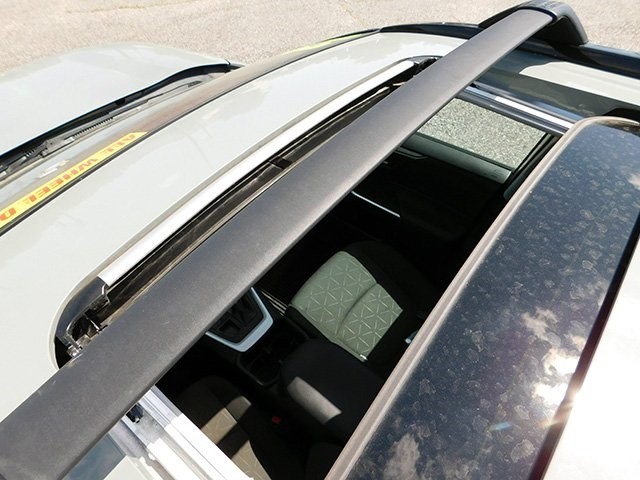 Toyota RAV4 Vehicle Image 13