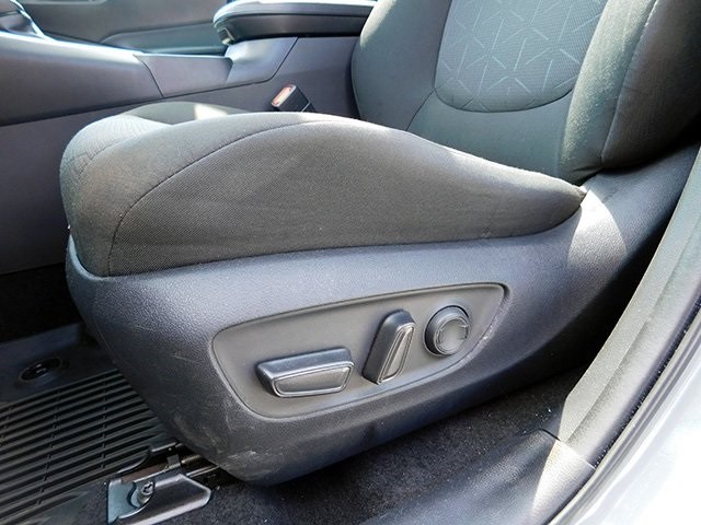 Toyota RAV4 Vehicle Image 18