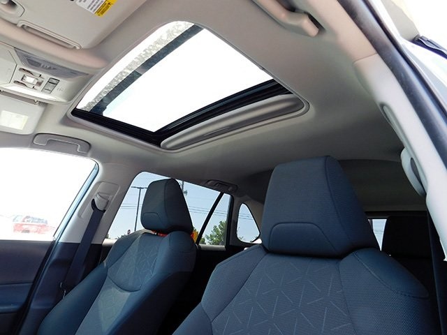 Toyota RAV4 Vehicle Image 19