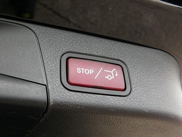 Mercedes-Benz GLB Vehicle Image 09
