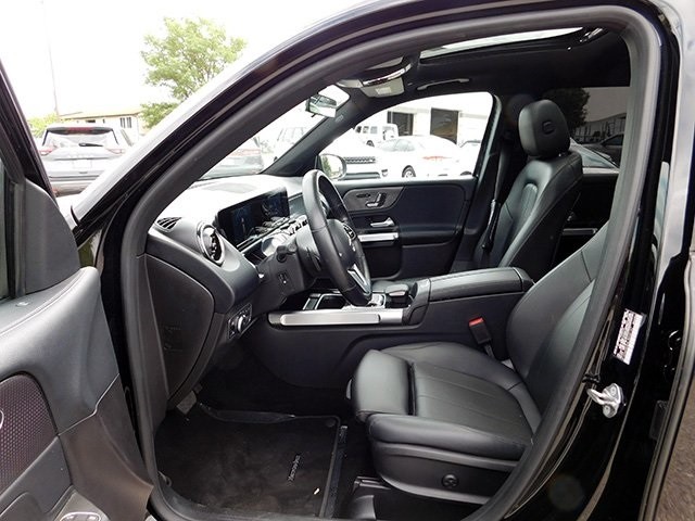 Mercedes-Benz GLB Vehicle Image 17
