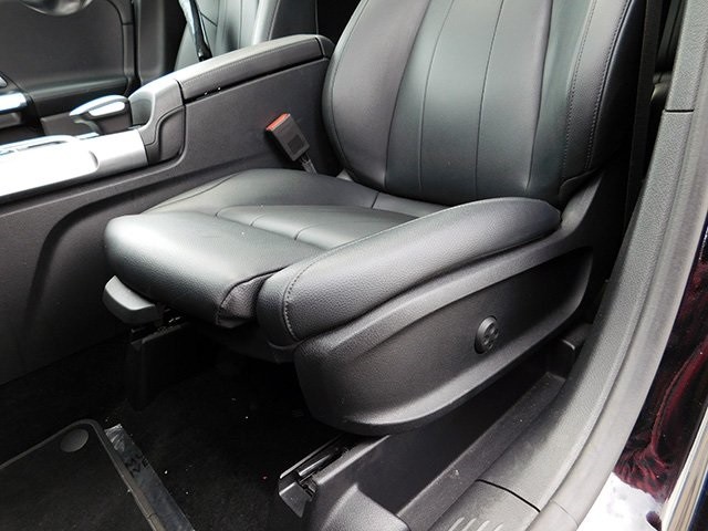 Mercedes-Benz GLB Vehicle Image 18