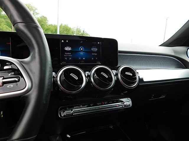 Mercedes-Benz GLB Vehicle Image 20