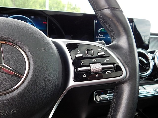 Mercedes-Benz GLB Vehicle Image 23