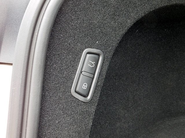 Maserati Levante Vehicle Image 09