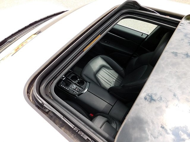 Maserati Levante Vehicle Image 12
