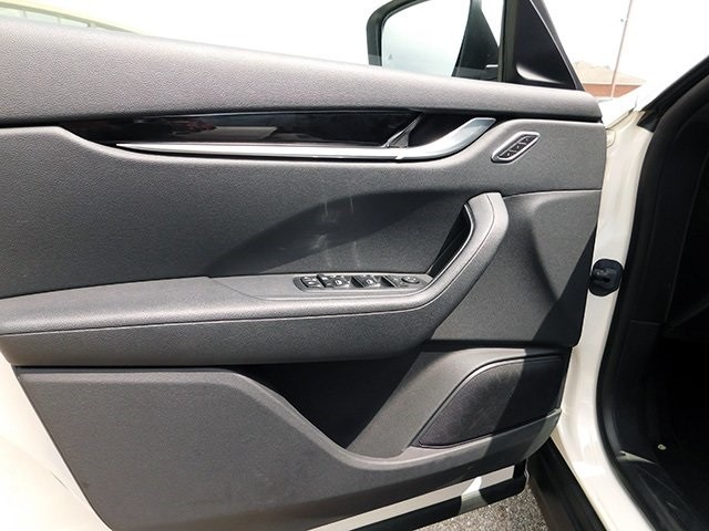 Maserati Levante Vehicle Image 17
