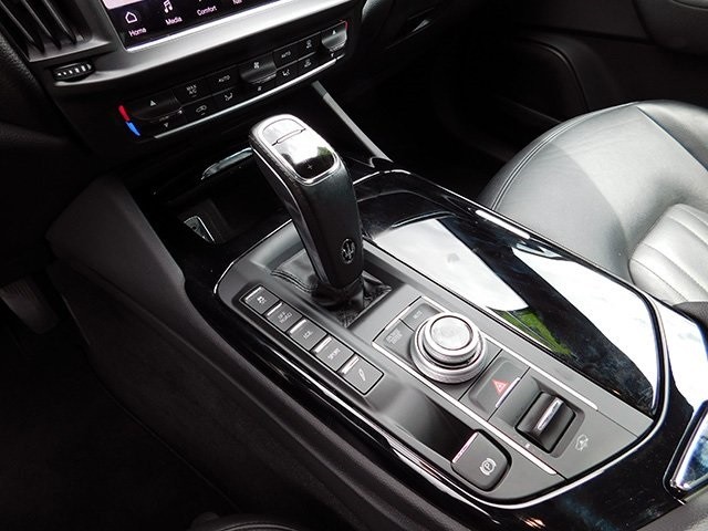 Maserati Levante Vehicle Image 22