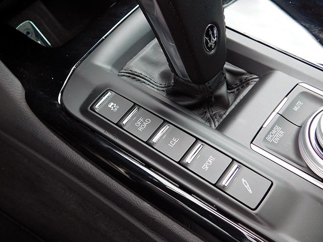Maserati Levante Vehicle Image 23