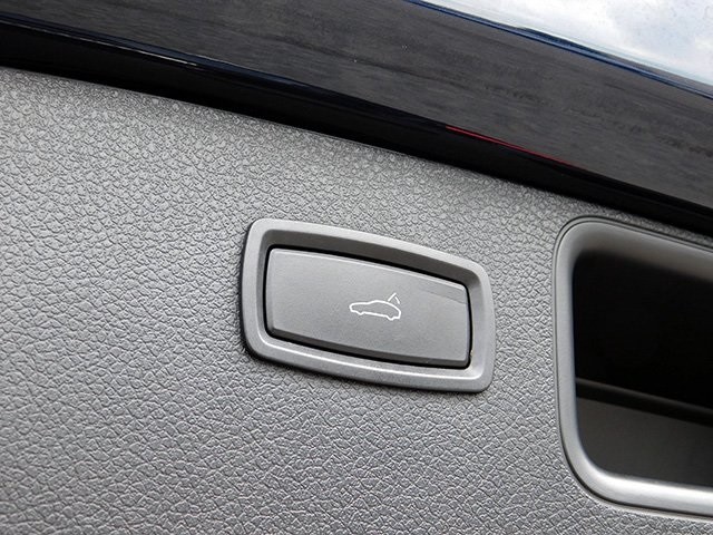 Porsche Macan Vehicle Image 08