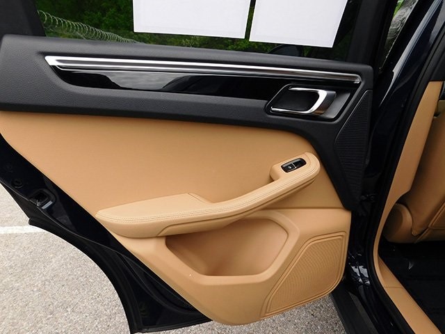 Porsche Macan Vehicle Image 09