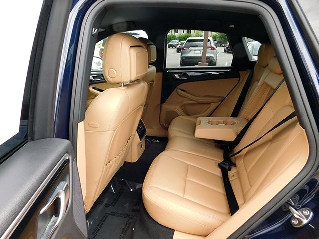 Porsche Macan Vehicle Image 10