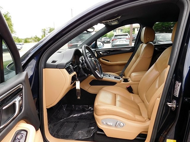Porsche Macan Vehicle Image 14