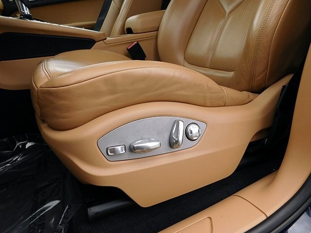 Porsche Macan Vehicle Image 15