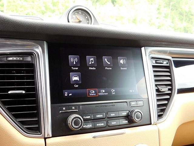 Porsche Macan Vehicle Image 16