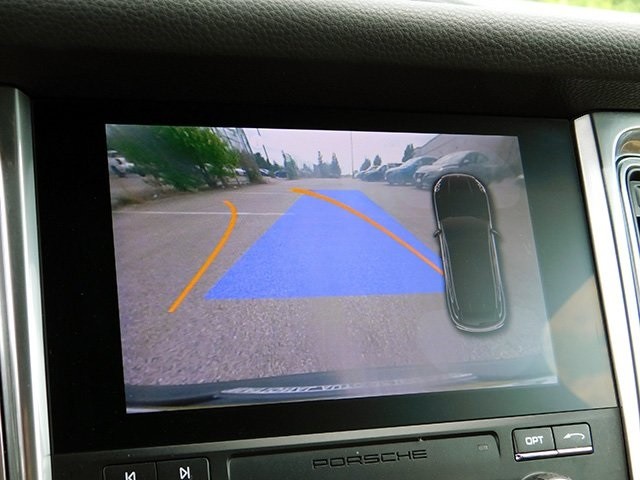 Porsche Macan Vehicle Image 17
