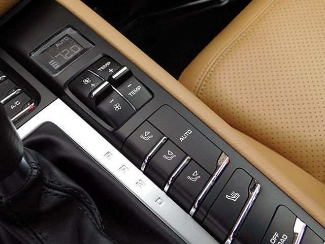 Porsche Macan Vehicle Image 20