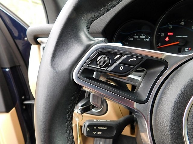 Porsche Macan Vehicle Image 23