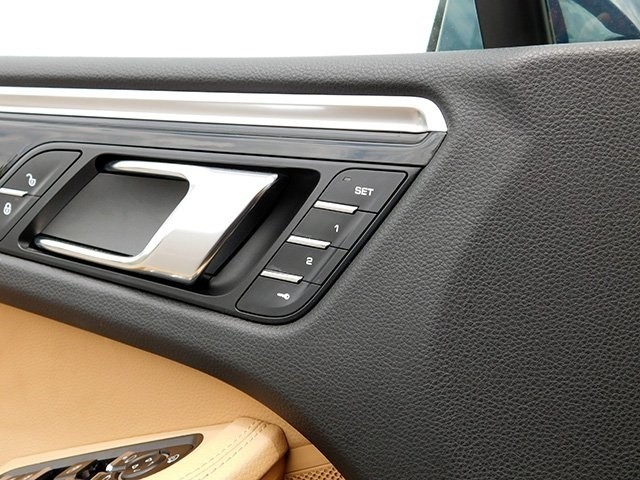 Porsche Macan Vehicle Image 26
