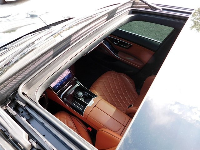 Mercedes-Benz S-Class Vehicle Image 09