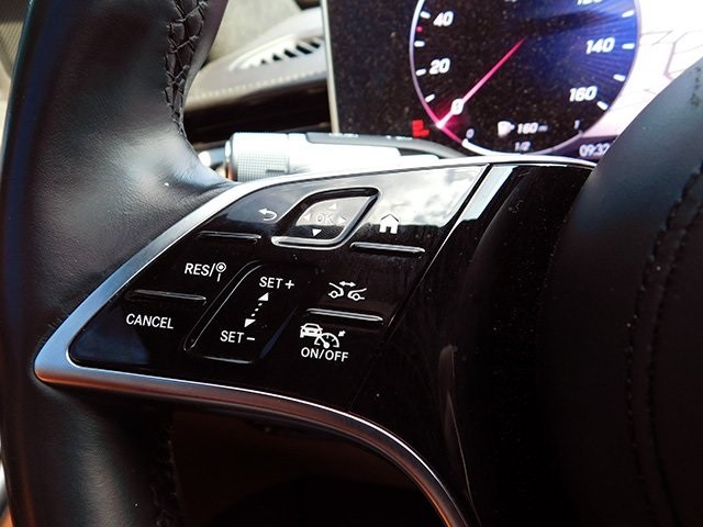 Mercedes-Benz S-Class Vehicle Image 23