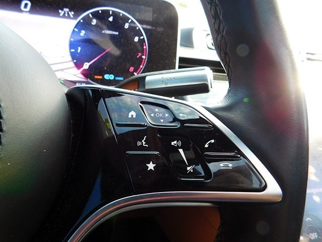 Mercedes-Benz S-Class Vehicle Image 24