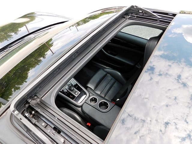 Porsche Panamera Vehicle Image 11