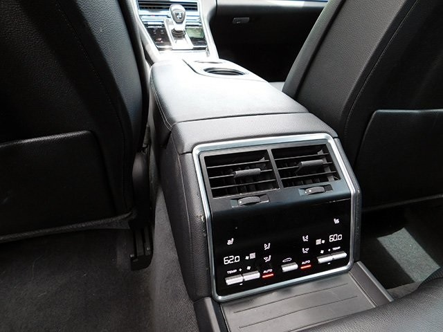 Porsche Panamera Vehicle Image 16