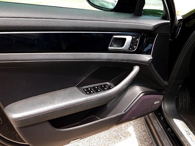 Porsche Panamera Vehicle Image 17
