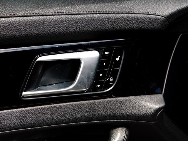Porsche Panamera Vehicle Image 18