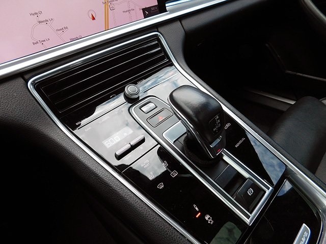 Porsche Panamera Vehicle Image 25