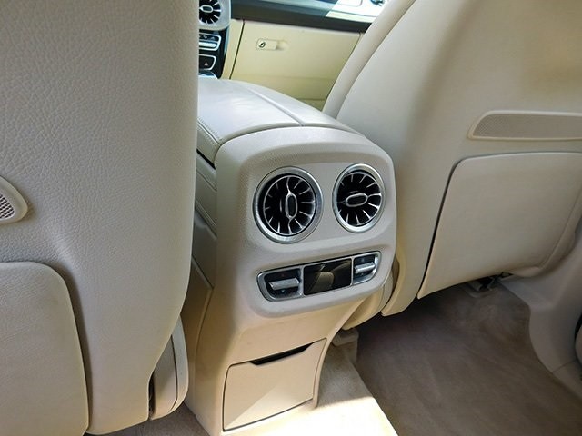 Mercedes-Benz G-Class Vehicle Image 12