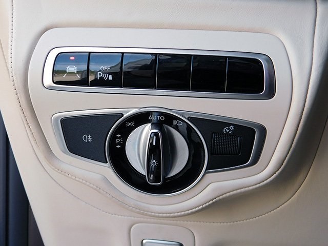 Mercedes-Benz G-Class Vehicle Image 25