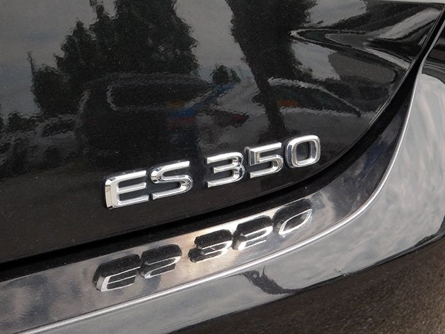 Lexus ES Vehicle Image 08