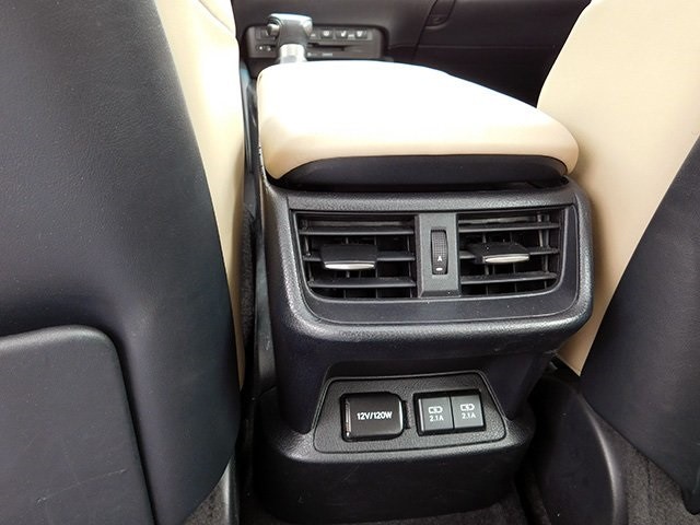 Lexus ES Vehicle Image 13