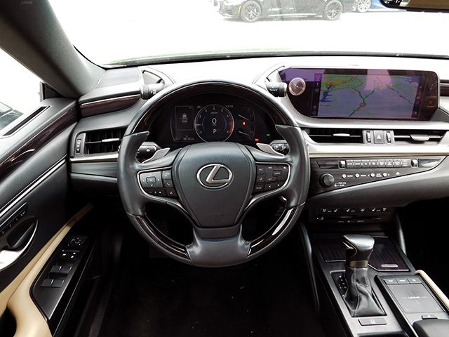 Lexus ES Vehicle Image 14