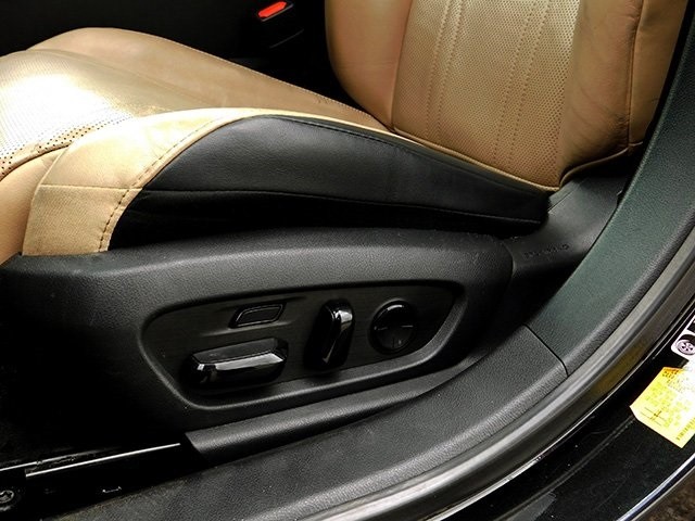 Lexus ES Vehicle Image 18