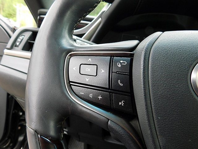 Lexus ES Vehicle Image 24